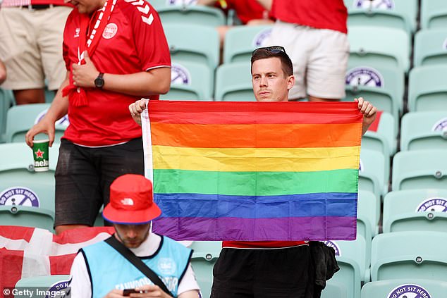 آیا استفاده از پرچم ال‌جی‌بی‌تی‌کیو LGBTQ در جام جهانی قطر جرم است؟