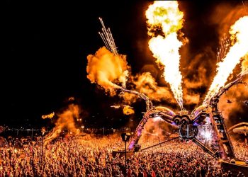 قطر ۲۰۲۲: مسولان برگزار جام جهانی در حال برنامه‌ریزی برای فستیوالی که در آن هواداران می‌توانند ۱۷ ساعت در روز الکل بنوشند