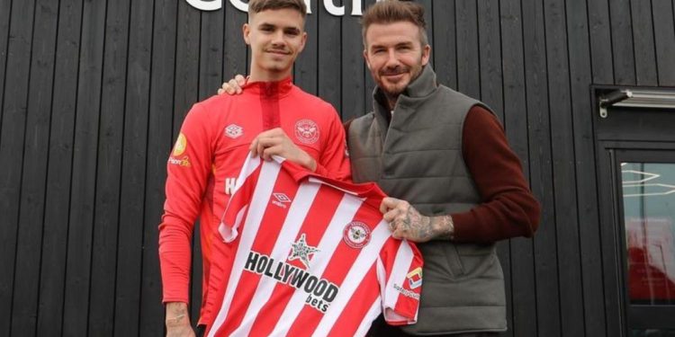 پسر دیو بکام، رموئو به تیم برنتفورد پیوست