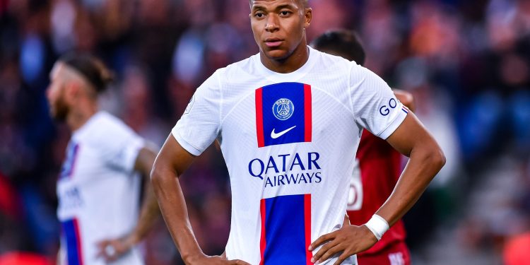 تقاضاهای امباپه از پاری سن ژرمن، پس از تمدید قرارداد