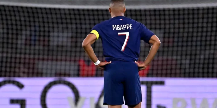 شکست پاری سن ژرمن مقابل نیس علیرغم دبل امباپه