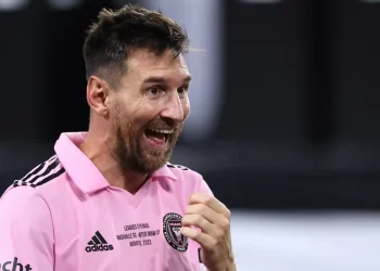 واکنش بازیکن سابق تیم ملی آمریکا به بازی‌های ستاره آرژانتینی: “مسی در بیشتر بازی‌ها در زمین راه می‌رود”