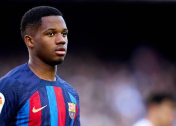 بارسلونا در حال برنامه‌ریزی برای فروش دائمی مهاجم لاماسیا در سال 2024