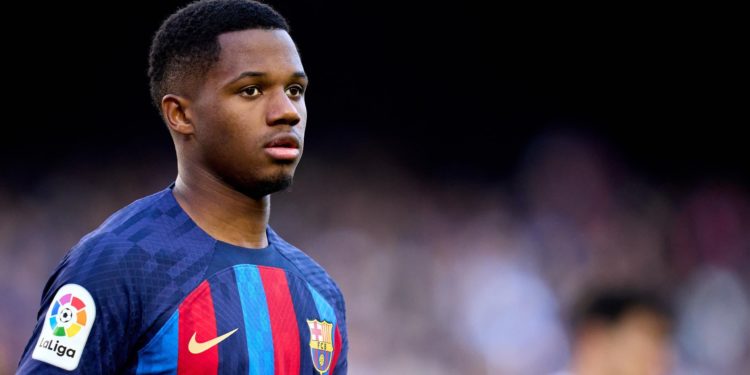 بارسلونا در حال برنامه‌ریزی برای فروش دائمی مهاجم لاماسیا در سال 2024