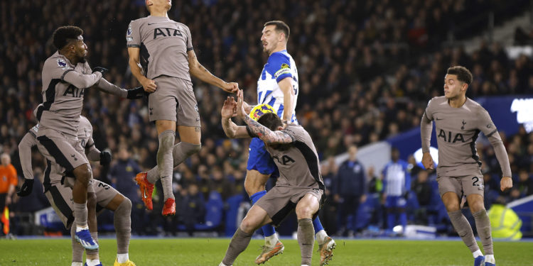 برایتون 4-2 تاتنهام: پرویس استوپینان گلهای خیرهکنندهای به ثمر رساند تا مرغان دریایی به برد اسپرز پایان دهد